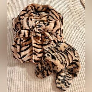 Victoria’s Secret XL Robe & L Slippers